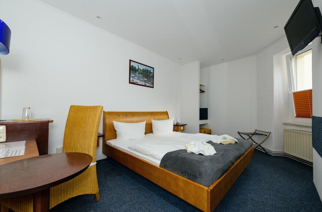 City Hotel-Pension Brandenburg Brandenburg  Kamer foto