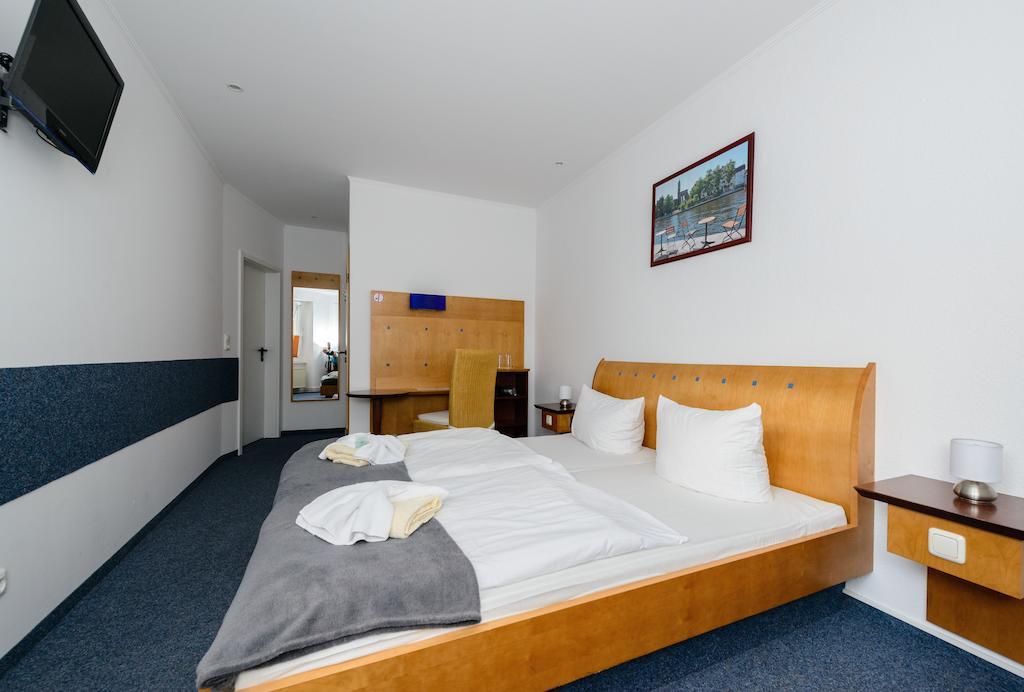 City Hotel-Pension Brandenburg Brandenburg  Kamer foto